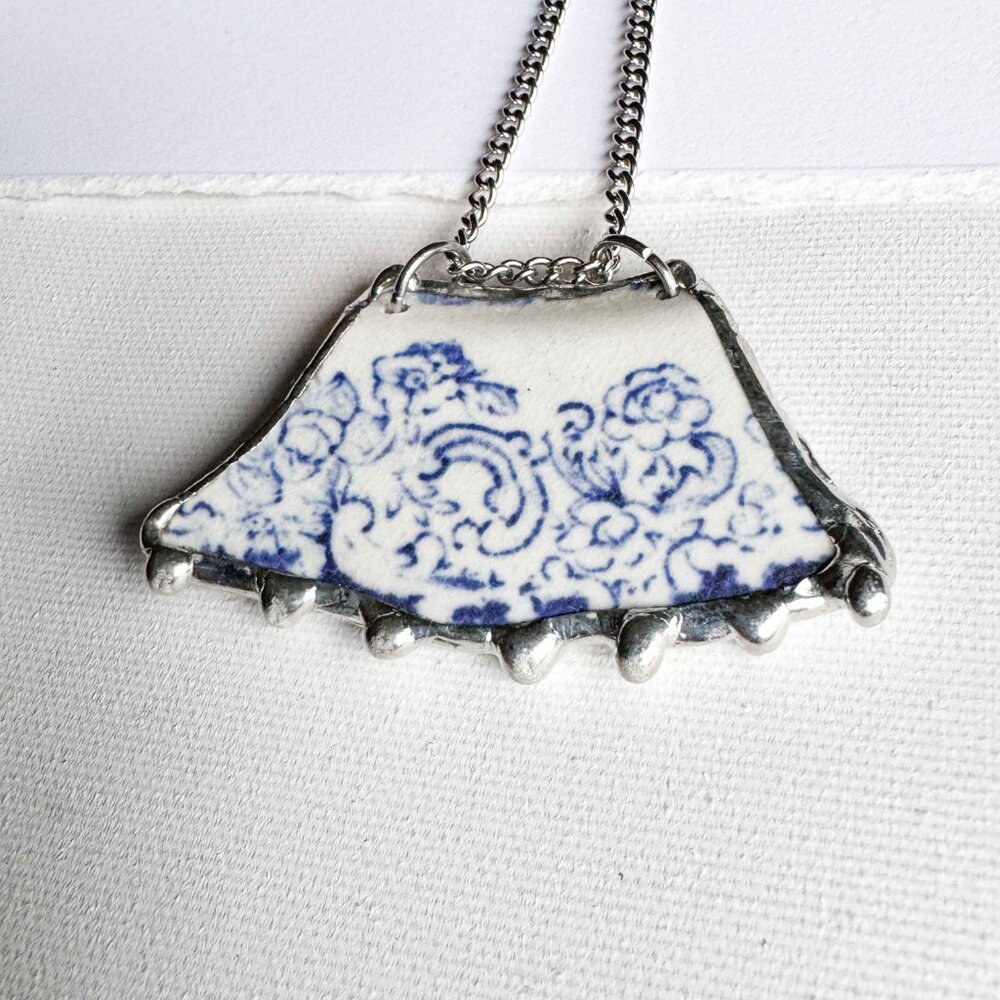Handmade repurposed blue delft ceramic shard necklace - Picture 10 of 10